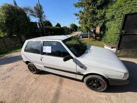 Ins&oacute;lito: le robaron el auto frente al Registro Automotor