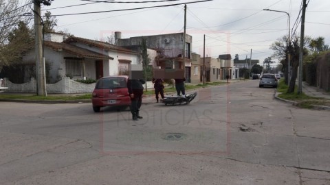 Accidente de tránsito en esquina céntrica: una mujer fue hospitalizada