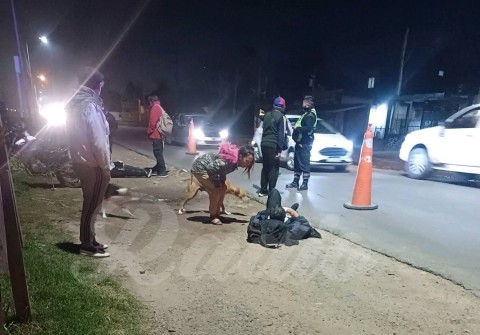 Fuerte accidente entre una moto y un peatón en Ruta 7 terminó con tres heridos