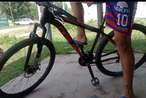 Video: le robaron la bicicleta en la puerta del consultorio donde se atiende su hijo