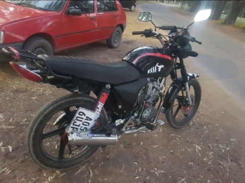 Rompieron un alambrado perimetral y se robaron una moto