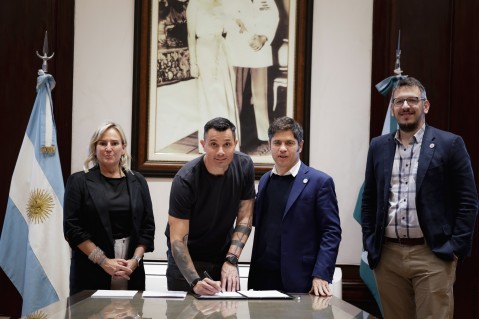 Con la presencia de Kicillof, García firmó un convenio leasing para la compra de "bienes de capital esenciales"