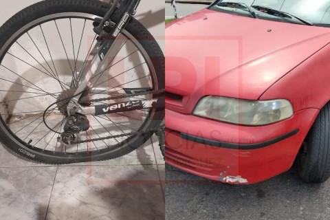 Un auto chocó con una bicicleta en un cruce céntrico: una mujer resultó herida