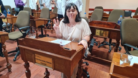 Patricia Peña Hernández: entre la presidencia del bloque oficialista y su función ¿aún como directora de Educación?