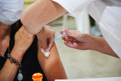 Vacunación contra el Covid-19: hoy habrá dos vacunatorios en los barrios Figueroa Alcorta y Pque. Granaderos