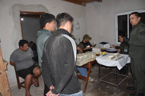 Noticia nacional: allanamiento con 50 kilos de cocaína en Gral Rodríguez y su vínculo con una ex "Miss Bolivia"