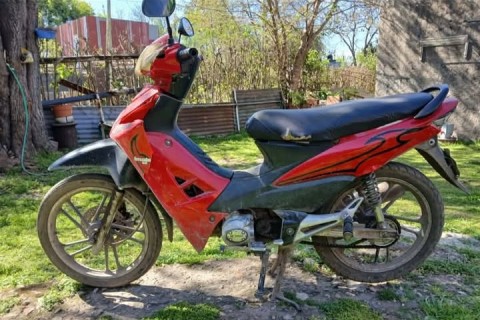 Robo de moto en Las Malvinas: se la llevaron de una vivienda y piden ayuda para encontrarla