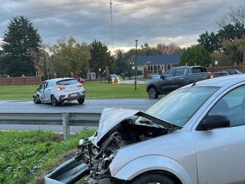 Fuerte accidente automovilístico en Ruta 6: al menos una persona fue hospitalizada