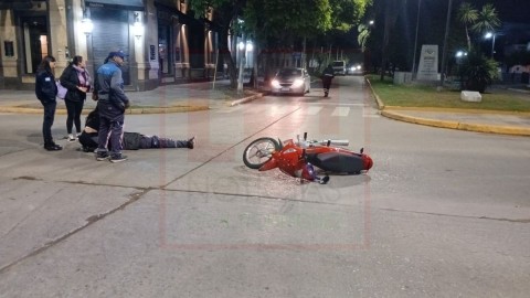 Motociclista resultó herido tras chocar con otro vehículo en un cruce céntrico