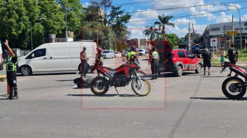 Nuevo accidente vial en el complejo cruce de Avenida España y Ruta 7: una mujer fue hospitalizada