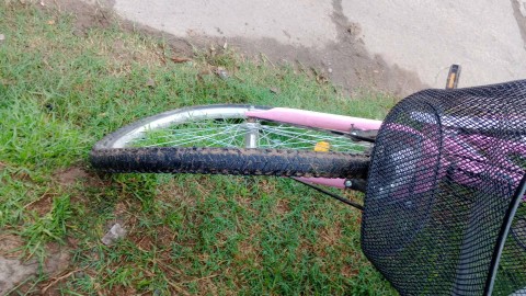 Lo chocaron cuando iba a trabajar, quedó herido y sin bicicleta: "me dijo que ya volvía y desapareció"