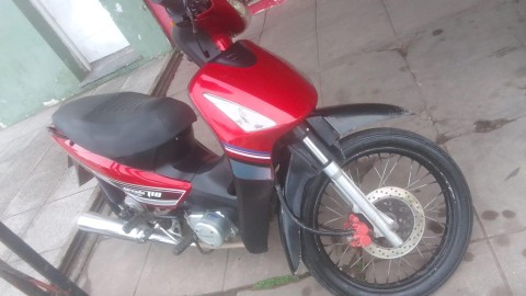 Fue a cenar a una pizzería del centro y al salir le habían robado la moto