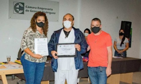 Declararon personalidad destacada de la ciudad a un enfermero de amplia trayectoria en el Hospital VLyP