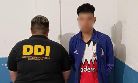 Cómo fue la secuencia previa al crimen del joven que apuñaló y mató a su padrastro en Villa Vengochea