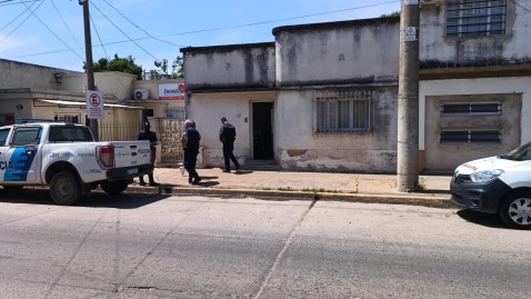Policía y Bomberos entraron por la fuerza a una casa céntrica por una extraña situación: qué encontraron adentro