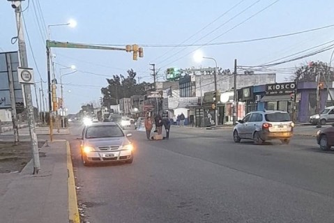Una mujer fue atropellada por un auto en el cruce de Malvinas