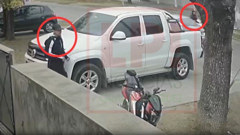 Video: intentaron robar una moto en pleno centro y los vecinos los vieron justo