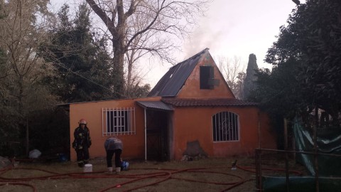 Bomberos asistieron a dos incendios de vivienda muy cercanos entre sí