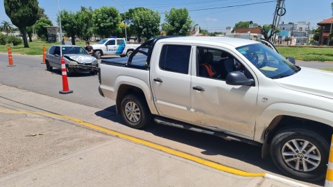 Sábado con dos heridos luego de un choque en Ruta 7 y Las Heras entre un "106" y una VW Amarok