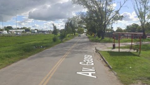 Violento asalto de motochorros en una parada de colectivos de la colectora del Acceso Oeste