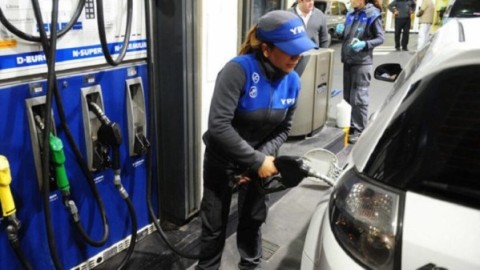 &iquest;Nafta con aviso previo? La ley que obligar&iacute;a a las estaciones a anunciar sus aumentos varios d&iacute;as antes