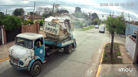 Video: una nube de humo y cenizas preocup&oacute; a vecinos del casco urbano
