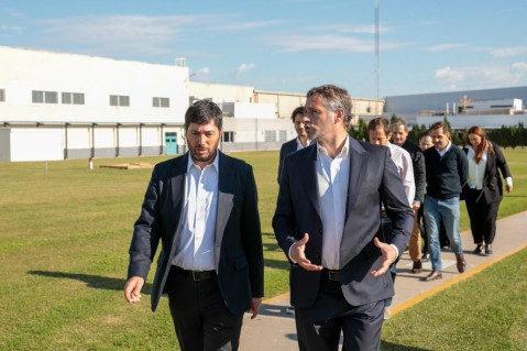 Crece la industria en la región: Achával visitó una empresa en el Parque Industrial de Pilar