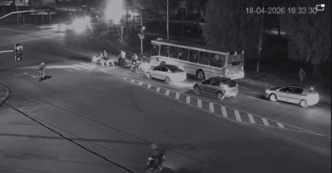 Video: as&iacute; atacan los motochorros "pira&ntilde;a" en el cruce Los Abuelitos