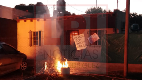 Tensión vecinal durante una manifestación en el barrio Agua de Oro por la muerte de un hombre en un accidente de hace un mes