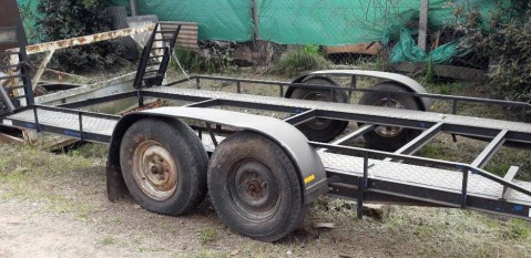 La nueva "moda": otra vez se robaron un tr&aacute;iler de la puerta de una vivienda y a plena luz del d&iacute;a