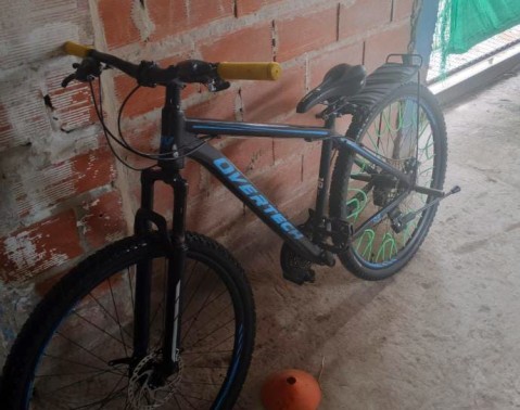 Le apuntaron con un arma a dos menores para robarse una bicicleta y dos celulares