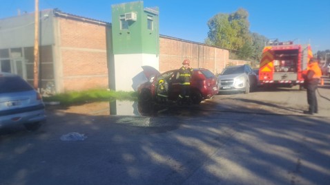 Se incendi&oacute; un auto frente a La Seren&iacute;sima