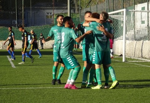 Alem sufrió una dura derrota en su visita a Excursionistas y quedó al borde del abismo