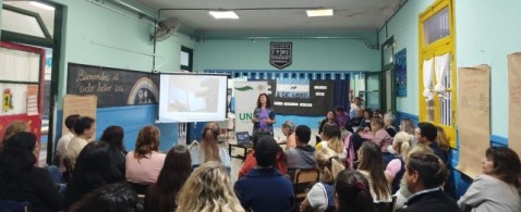Capacitan a docentes de Educaci&oacute;n Primaria de Adultos de este y otro distrito: d&oacute;nde fue el taller