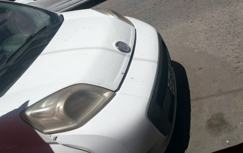 Malestar en pleno centro del distrito por una camioneta "olvidada" hace m&aacute;s de 20 d&iacute;as