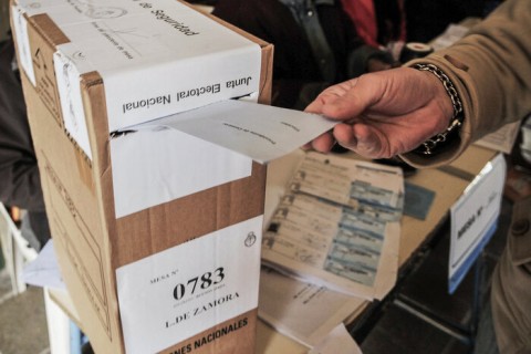 El sector de CFK propuso reinstaurar las elecciones indefinidas en la Provincia: para quiénes sería