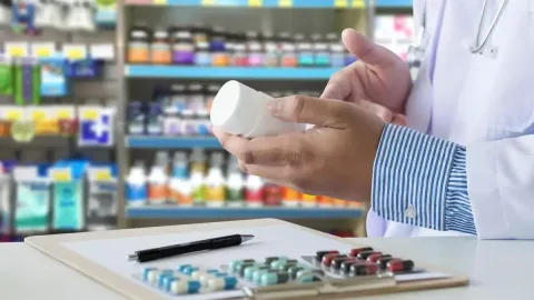 Cuáles son los nuevos remedios que pasan a ser de venta libre y pierden los descuentos en farmacias