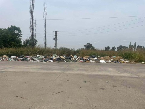 Un microbasural que cada d&iacute;a se vuelve m&aacute;s grande preocupa a vecinos de transitada zona