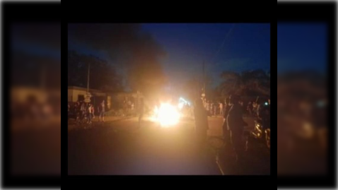Hartazgo vecinal por la falta de luz: segunda noche con cortes de calle en distintos barrios