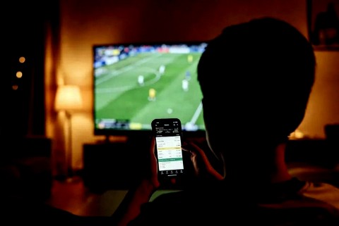 Proteger al menor: proyecto para prohibir la publicidad de apuestas online, bebidas y tabaco