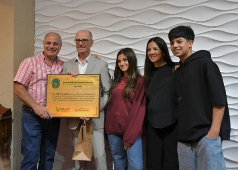 El Dr. Roberto Botta fue homenajeado por sus 50 a&ntilde;os como pediatra