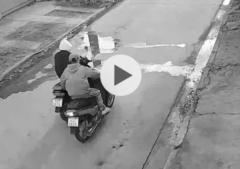 La Justicia busca a los ladrones que quedaron grabados tras robar una moto en el centro