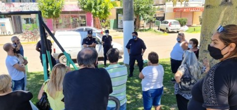 Vecinos y comerciantes se reunieron en la estación Las Malvinas reclamando por seguridad