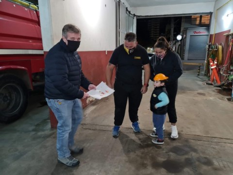 Un Día del Bombero especial para el cuartel local (Parte 1)