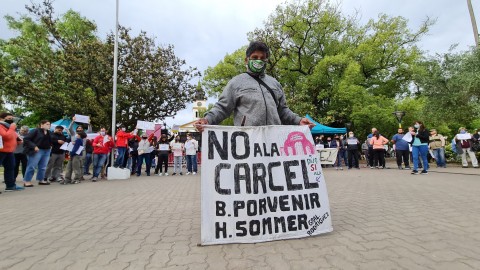 Vecinos afectados marcharon a la Plaza Central para ratificar el “NO a la cárcel en Gral. Rodríguez”