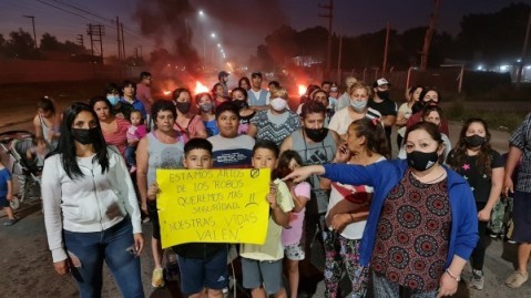 Vecinos de La Posta se reunieron con Mauro García por la inseguridad y le entregaron un petitorio