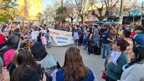 Tras denuncias de abuso, docentes marcharon al centro de la ciudad con múltiples reclamos