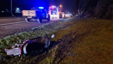 Impacto frontal y vuelco en Ruta 7: un motociclista herido