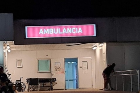 Menor chocó en moto contra un colectivo de La Perlita en Ruta 7 y debió ser trasladado al Hospital