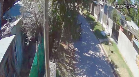 Video: le robaron a punta de pistola la bici que no termin&oacute; de pagar y todas sus pertenencias